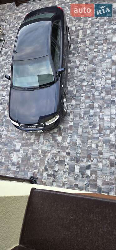 Седан Audi A4 2003 в Сколе