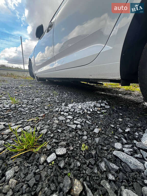 Седан Audi A4 2017 в Киеве