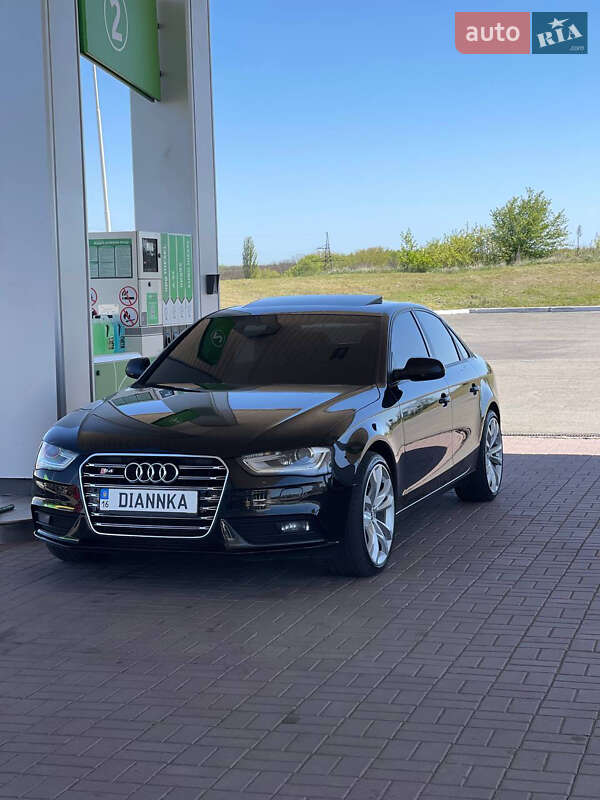 Седан Audi A4 2013 в Одесі