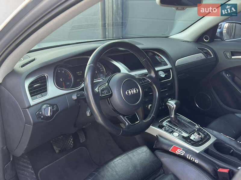 Седан Audi A4 2015 в Львові