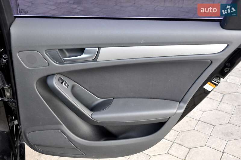 Седан Audi A4 2014 в Львові