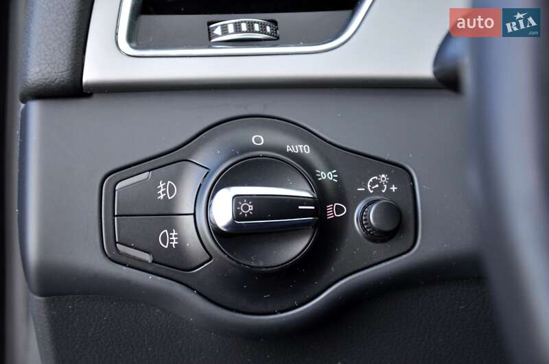 Седан Audi A4 2014 в Львові