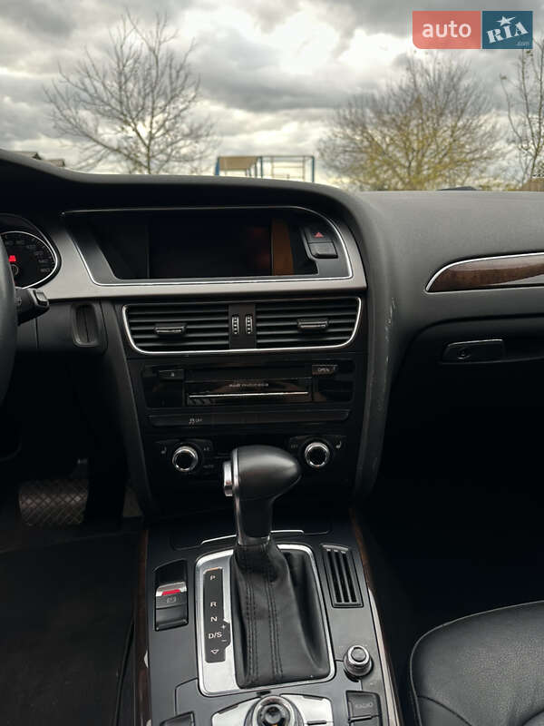Седан Audi A4 2014 в Рівному