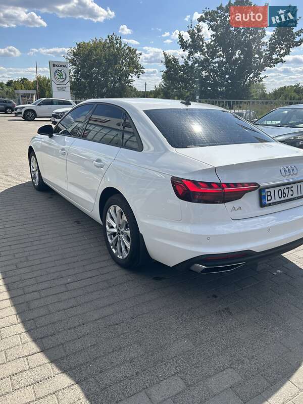 Седан Audi A4 2021 в Полтаві