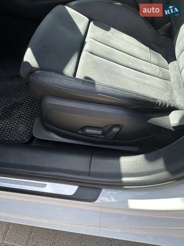 Седан Audi A4 2021 в Полтаві