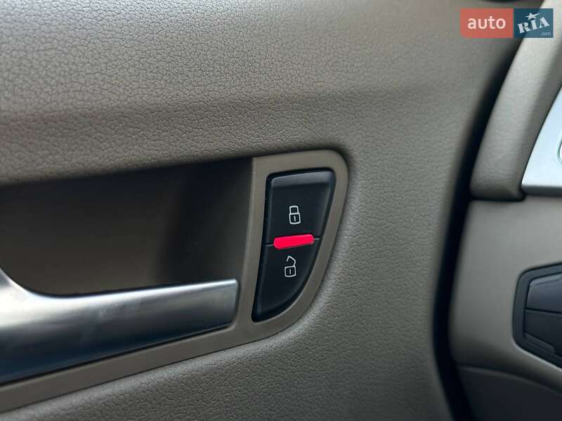 Седан Audi A4 2011 в Киеве