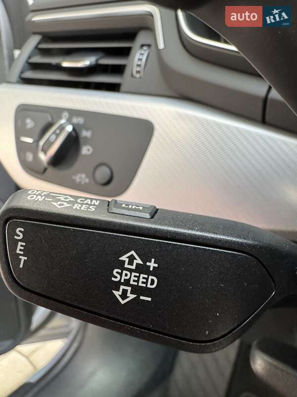 Седан Audi A4 2018 в Львове