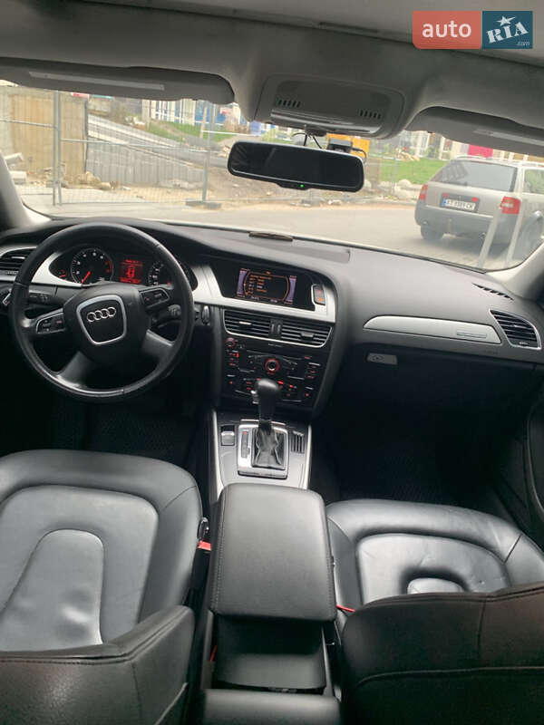 Седан Audi A4 2011 в Львові