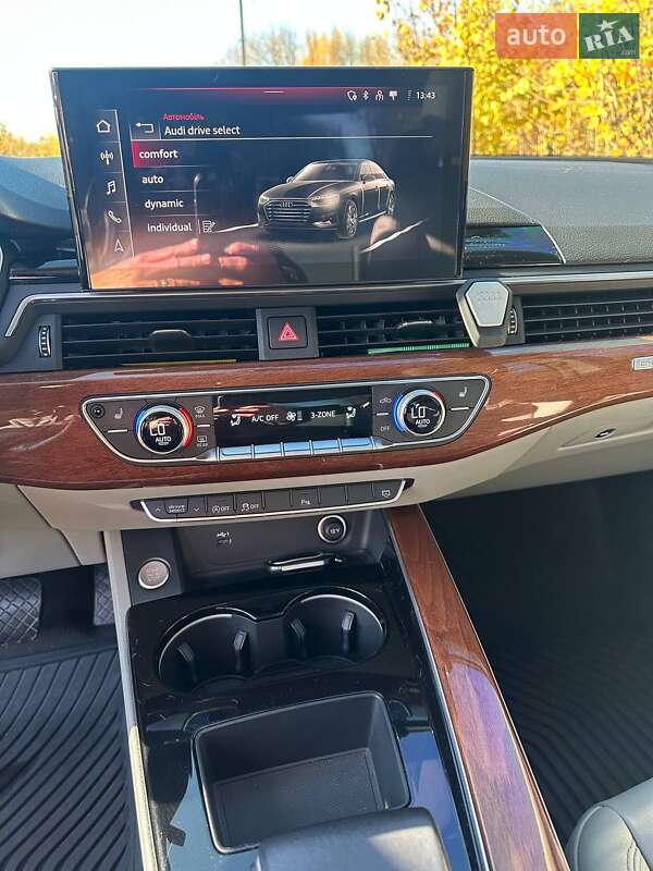 Седан Audi A4 2020 в Виннице