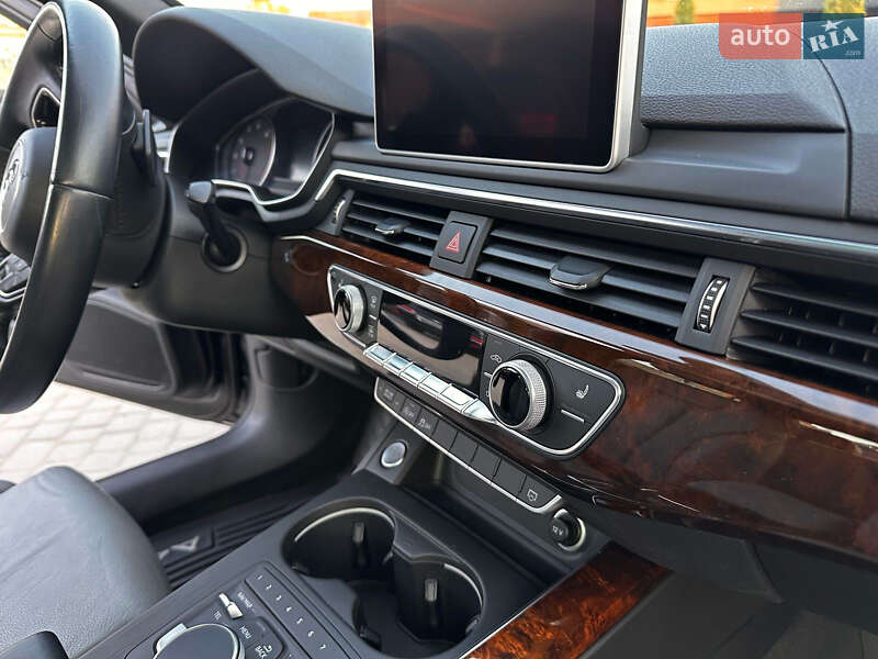 Седан Audi A4 2017 в Львові