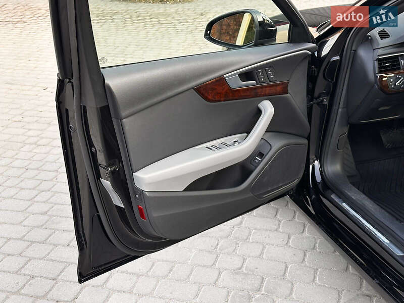Седан Audi A4 2017 в Львові
