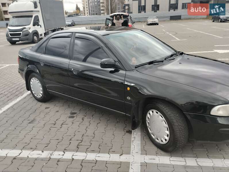 Седан Audi A4 1997 в Києві