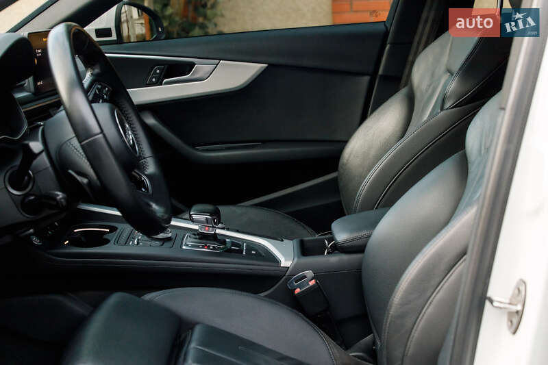 Седан Audi A4 2017 в Івано-Франківську