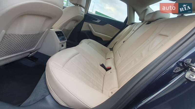 Седан Audi A4 2018 в Киеве