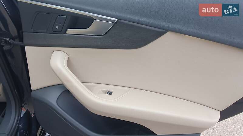 Седан Audi A4 2018 в Киеве