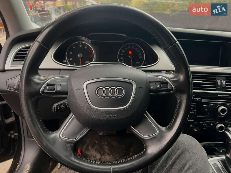 Седан Audi A4 2013 в Ровно