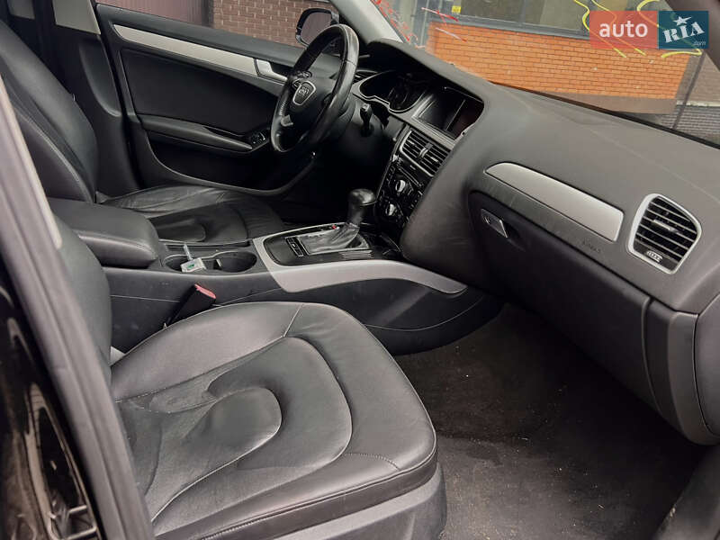 Седан Audi A4 2013 в Ровно