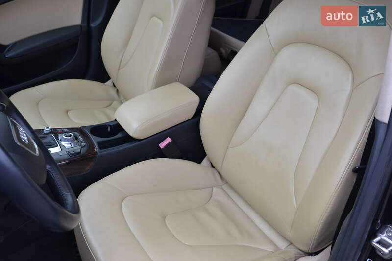 Седан Audi A4 2014 в Луцке