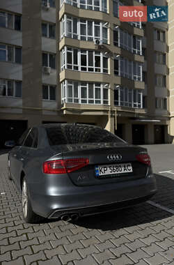 Седан Audi A4 2014 в Хмельницькому