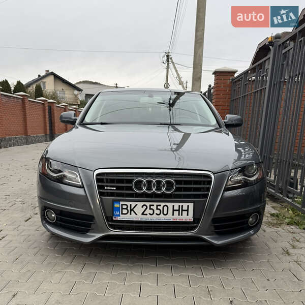 Седан Audi A4 2011 в Мукачевому