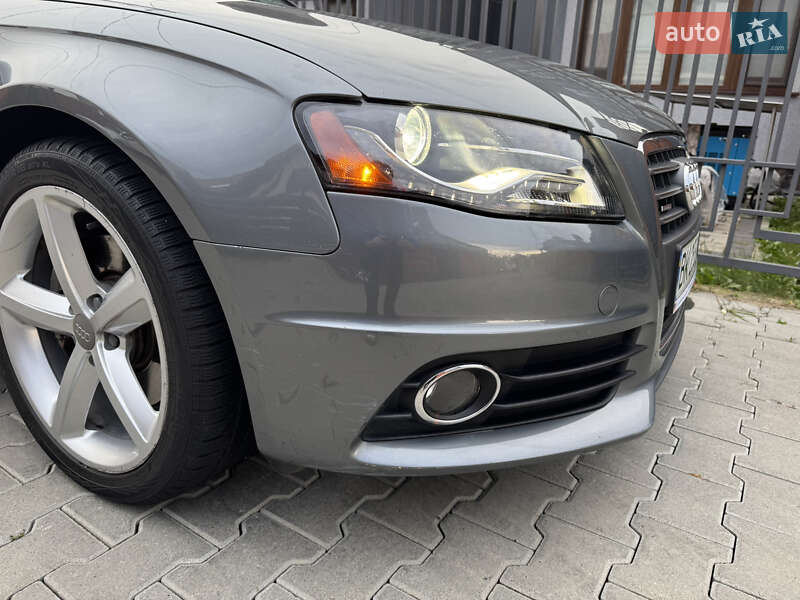 Седан Audi A4 2011 в Мукачевому