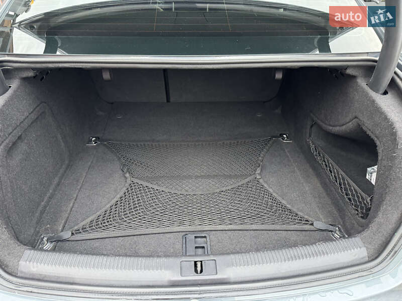 Седан Audi A4 2011 в Мукачевому