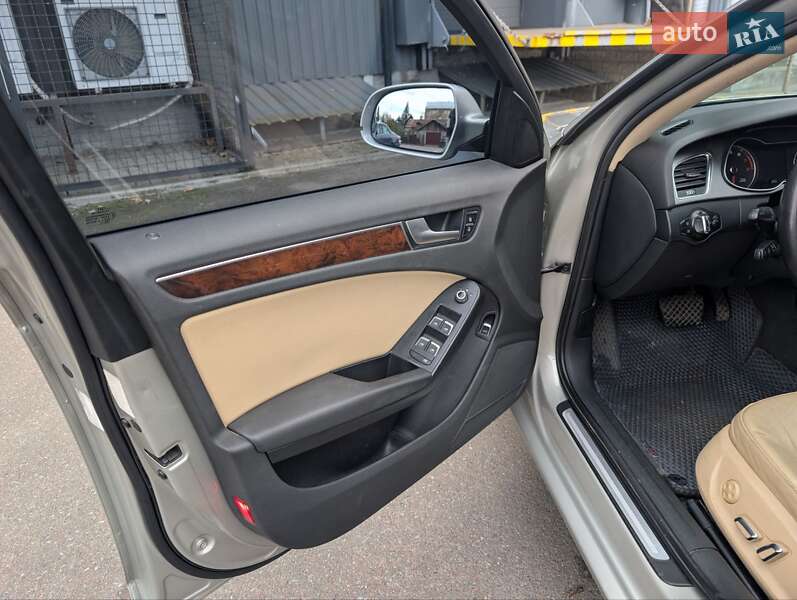 Седан Audi A4 2013 в Ивано-Франковске