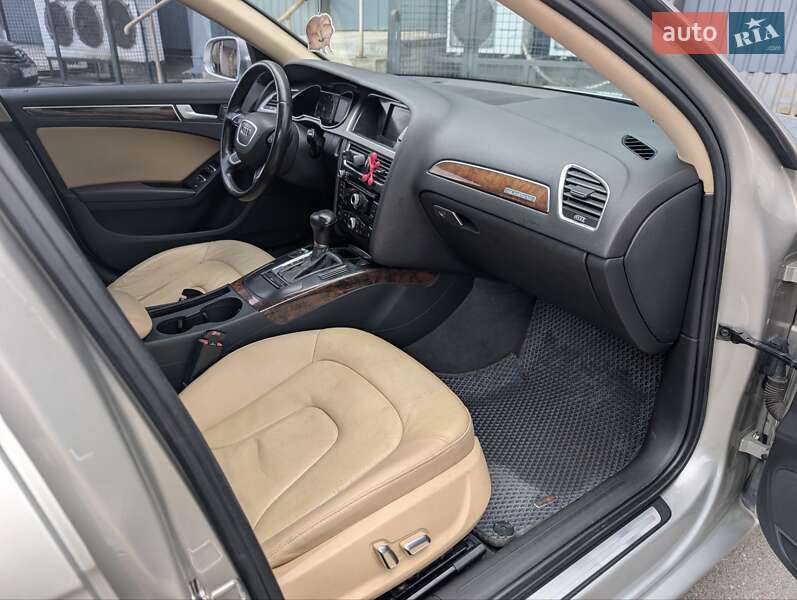 Седан Audi A4 2013 в Ивано-Франковске