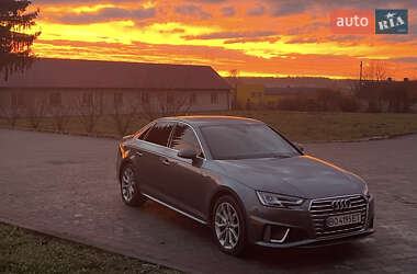 Седан Audi A4 2019 в Тернополі