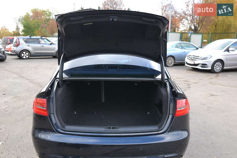 Седан Audi A4 2013 в Луцке