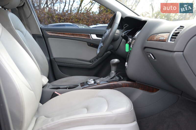 Седан Audi A4 2013 в Луцке