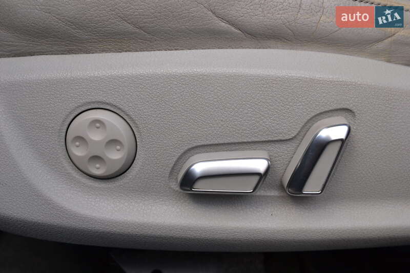 Седан Audi A4 2013 в Луцке