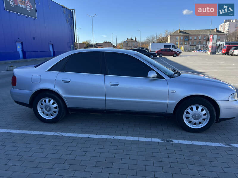 Седан Audi A4 2000 в Виннице