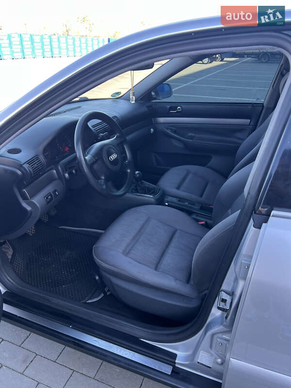 Седан Audi A4 2000 в Виннице