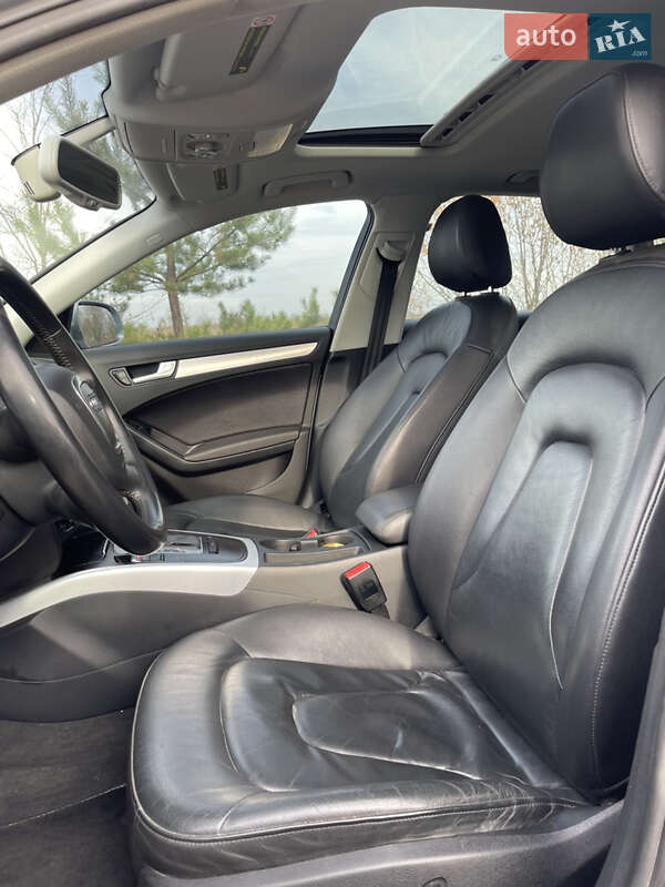 Седан Audi A4 2011 в Львові