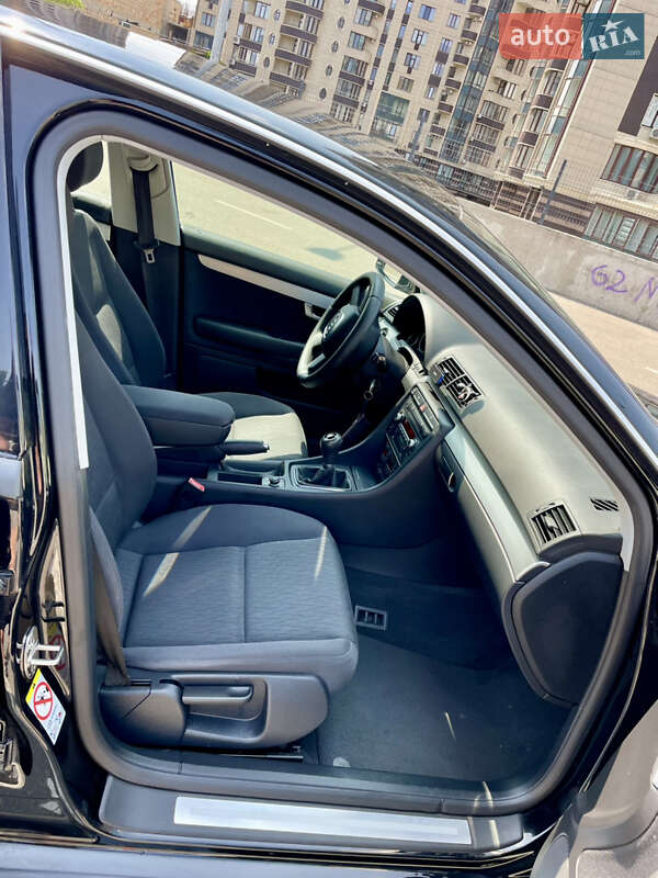 Седан Audi A4 2006 в Староконстантинове