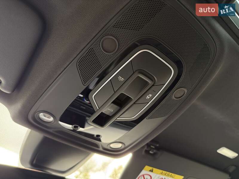 Седан Audi A4 2016 в Радивиліві