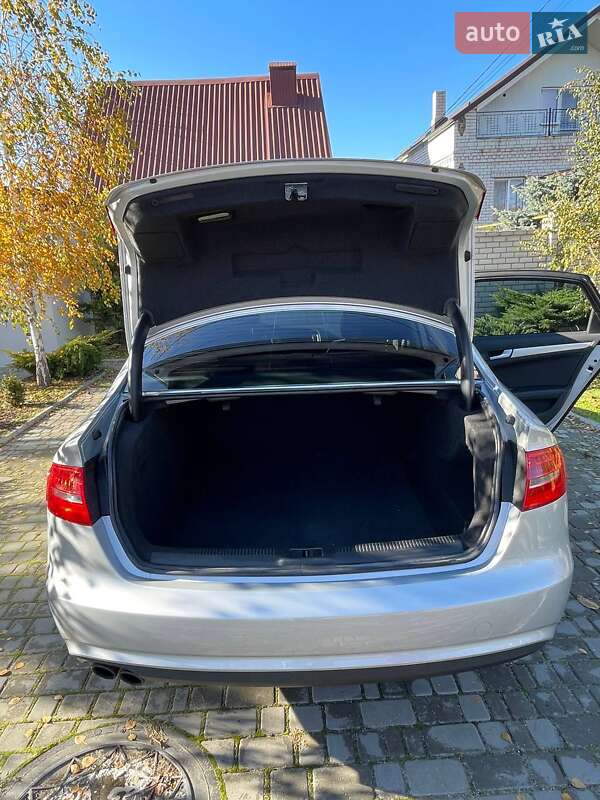 Седан Audi A4 2014 в Миколаєві