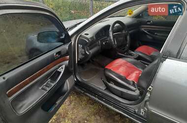 Седан Audi A4 1995 в Бурыни