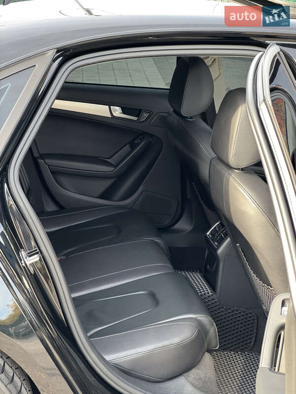 Седан Audi A4 2015 в Киеве