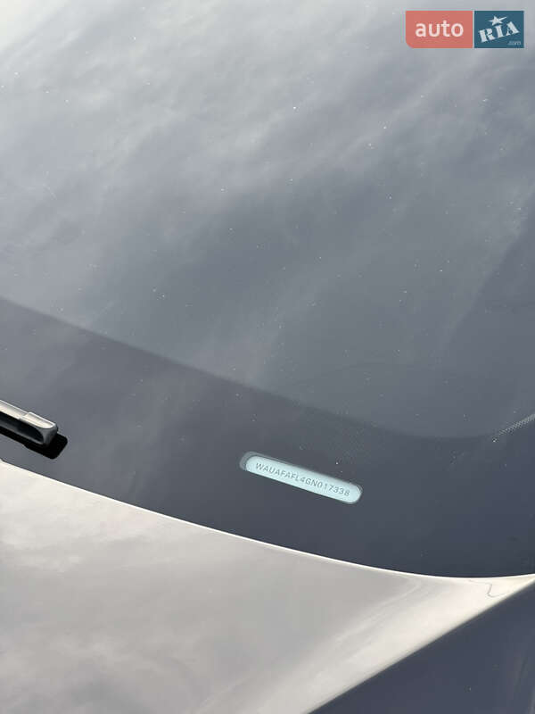 Седан Audi A4 2015 в Киеве