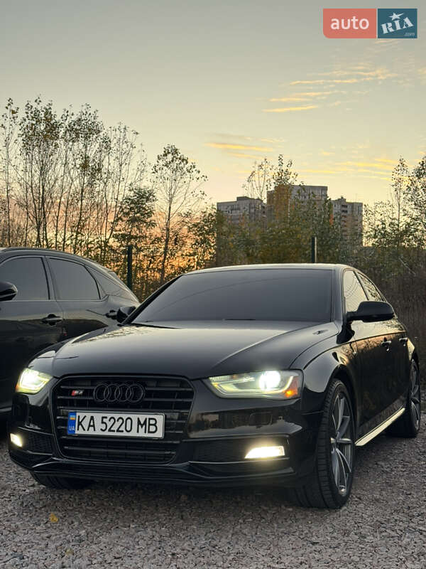 Седан Audi A4 2015 в Киеве