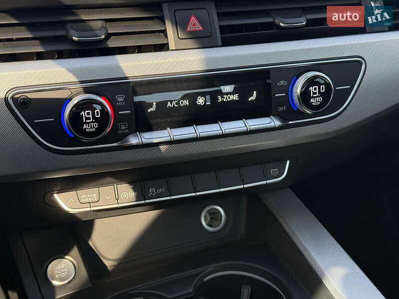 Седан Audi A4 2016 в Львові