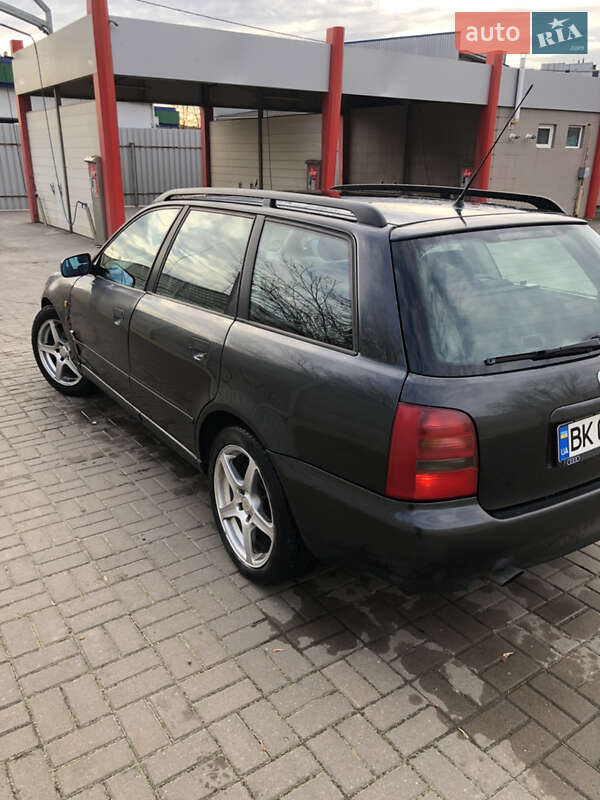Универсал Audi A4 1997 в Ровно