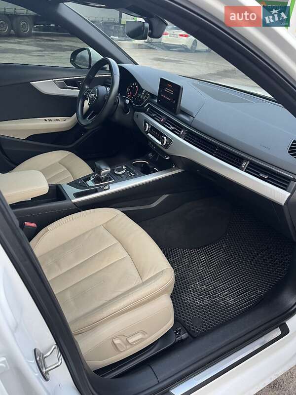 Седан Audi A4 2017 в Киеве