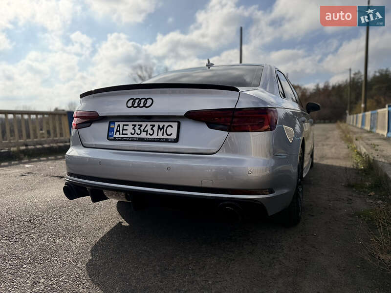 Седан Audi A4 2018 в Новомосковске