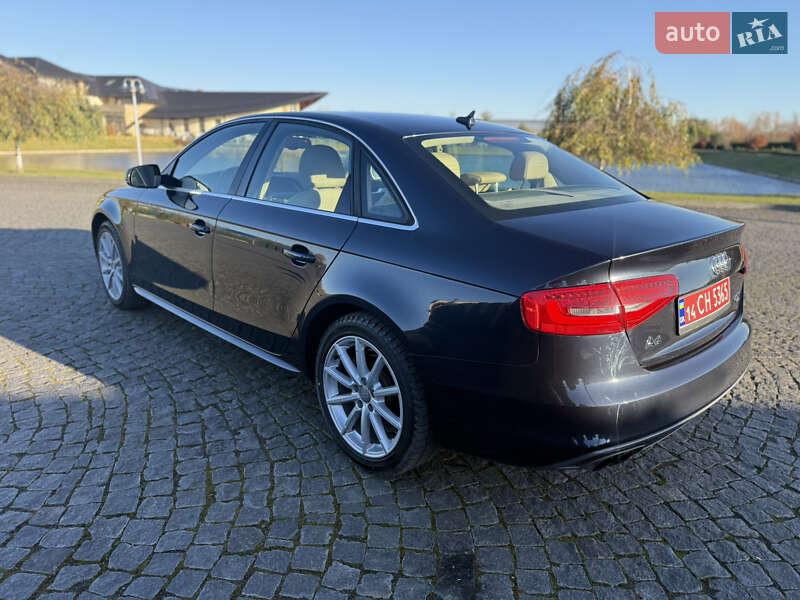 Седан Audi A4 2015 в Жовкве