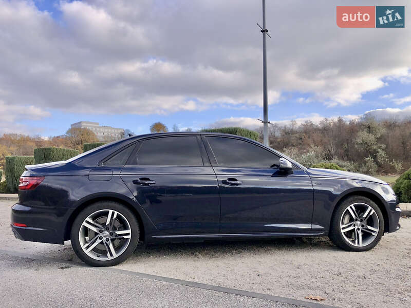 Седан Audi A4 2017 в Дніпрі