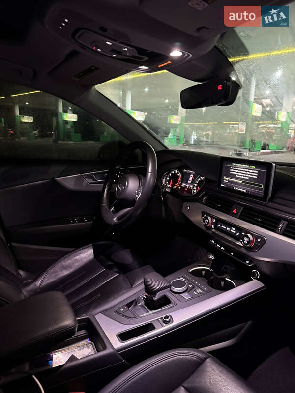 Седан Audi A4 2015 в Киеве