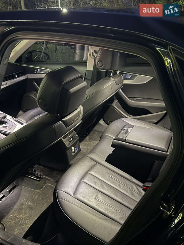 Седан Audi A4 2015 в Киеве